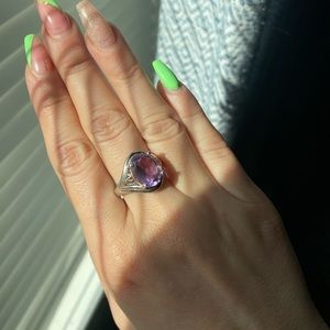 Beautiful statement ring 💍 💜